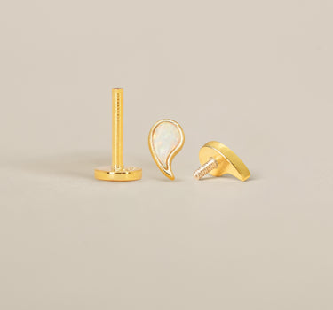 White Opal Comma Flat Back Labret